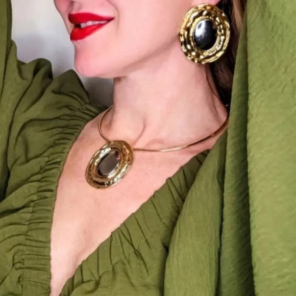 Vintage Gold Button Oval Earrings - Picture 13 of 17